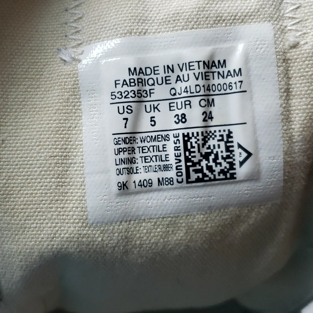 Vintage Converse Sneakers - Picture 2 of 3